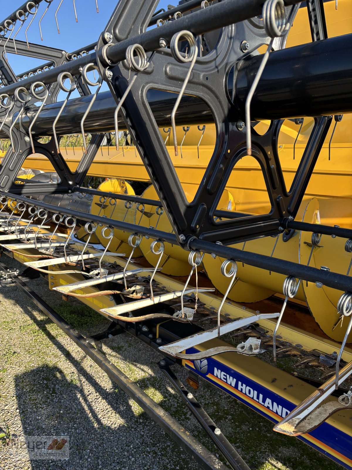 Schneidwerk of the type New Holland Schneidwerk VARIFEED 8,53 m | Raps-Kit | 4-Rad 40 kmh, Gebrauchtmaschine in Bad Waldsee Mennisweiler (Picture 3)